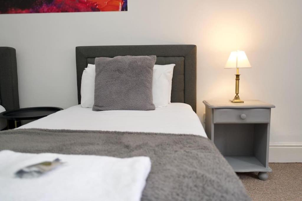6br, Free Parking, Wifi, Smarttvs, Sleeps 16 Coventry