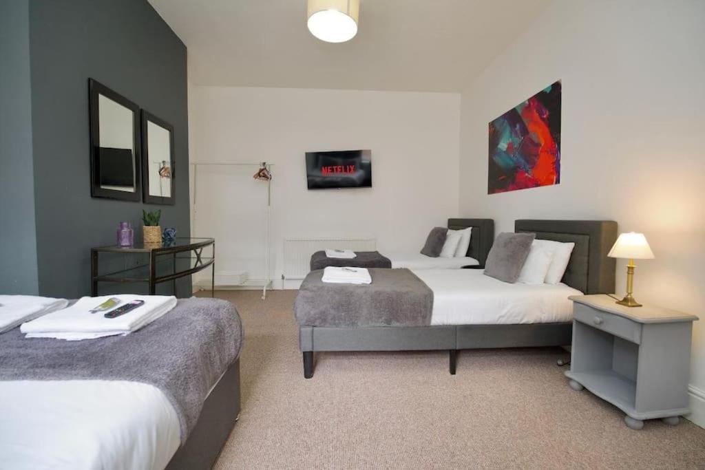 6br, Free Parking, Wifi, Smarttvs, Sleeps 16 Coventry