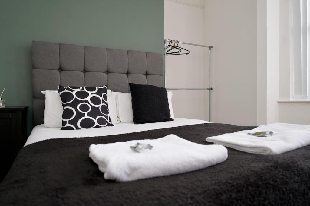 6br, Free Parking, Wifi, Smarttvs, Sleeps 16 * Coventry